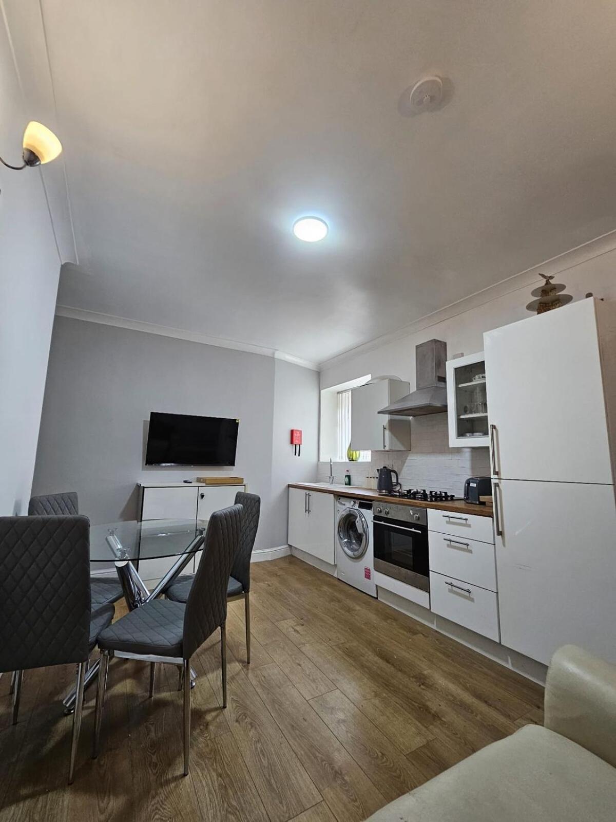 Patronas Place Apartment *